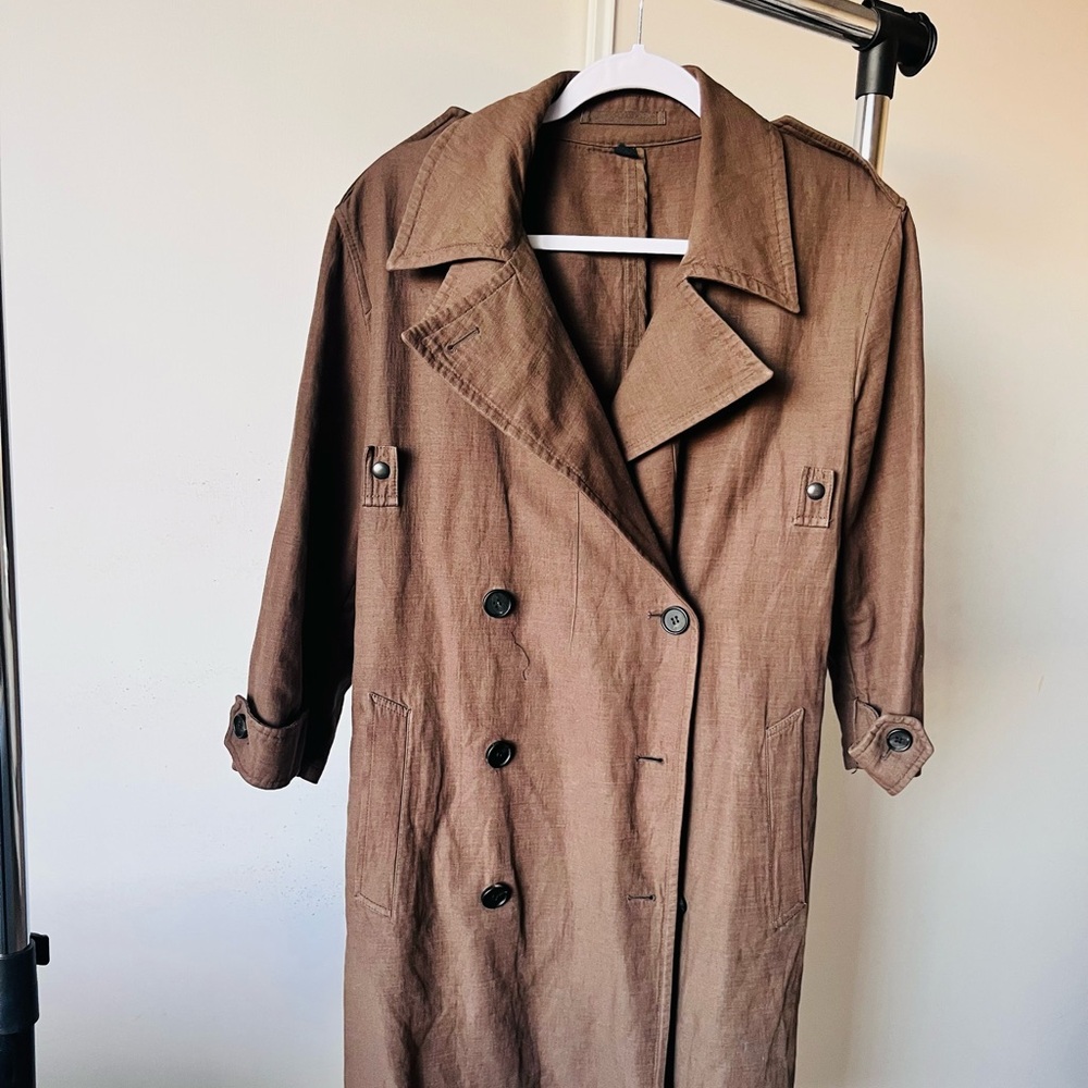 Al saints coat good condición am usad Te two times